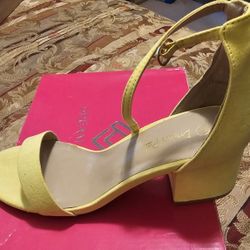 LADIES LOW HEELS