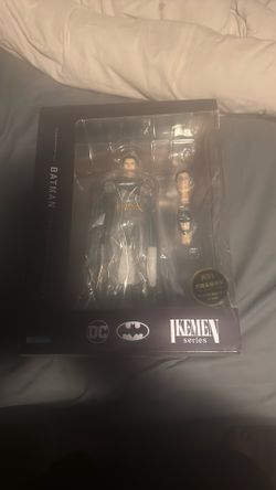 Batman Ikem Statue 