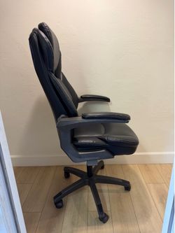 La-Z-Boy Executive Office Chair – Black Leather