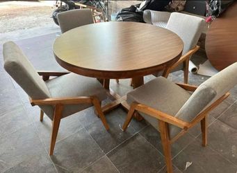 Dining set.