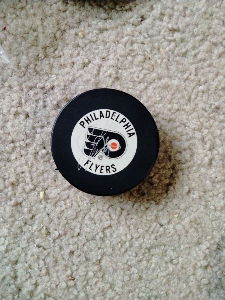 Eric Lindros Signed Puck