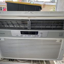 AC Unit Frigidaire 6,000 BTU