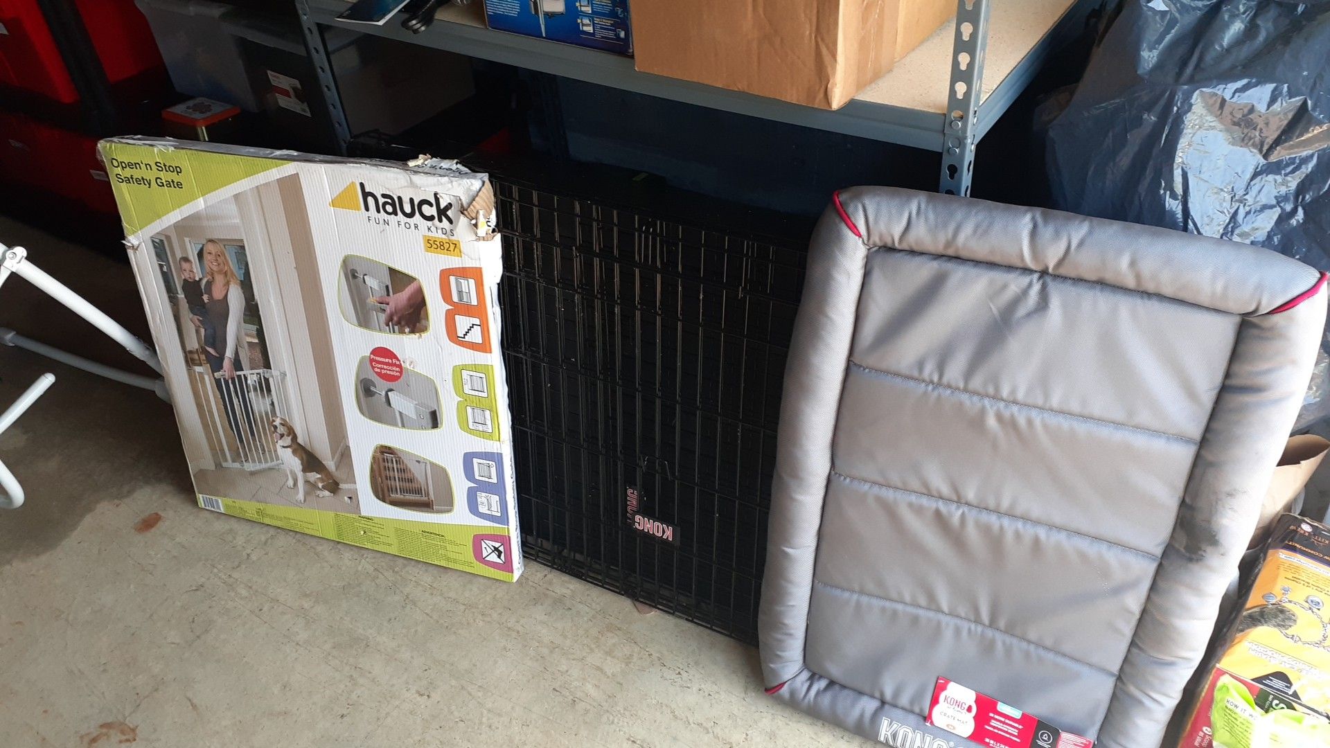 Large Kong Dog Crate With 2 Kong Crates Mats & A Open'N Stop Safety Gate! for Sale in PA, US