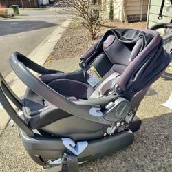 Peg Perego Primo Viaggio Nido Car Seat With 2 Bases! 