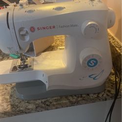 Singer Sewing Machine 