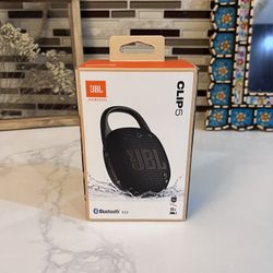 JBL Clip 5 Black Bluetooth Speaker