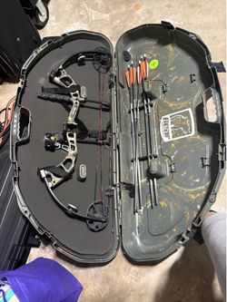 Bear Cruzer Compound Bow Package
