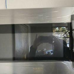 Samsung & Whrilpool 30in Microwave Open Box Unit Up to 50% Off