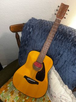 Mini Yamaha Acoustic Guitar