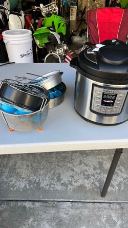 Instapot with accessories
