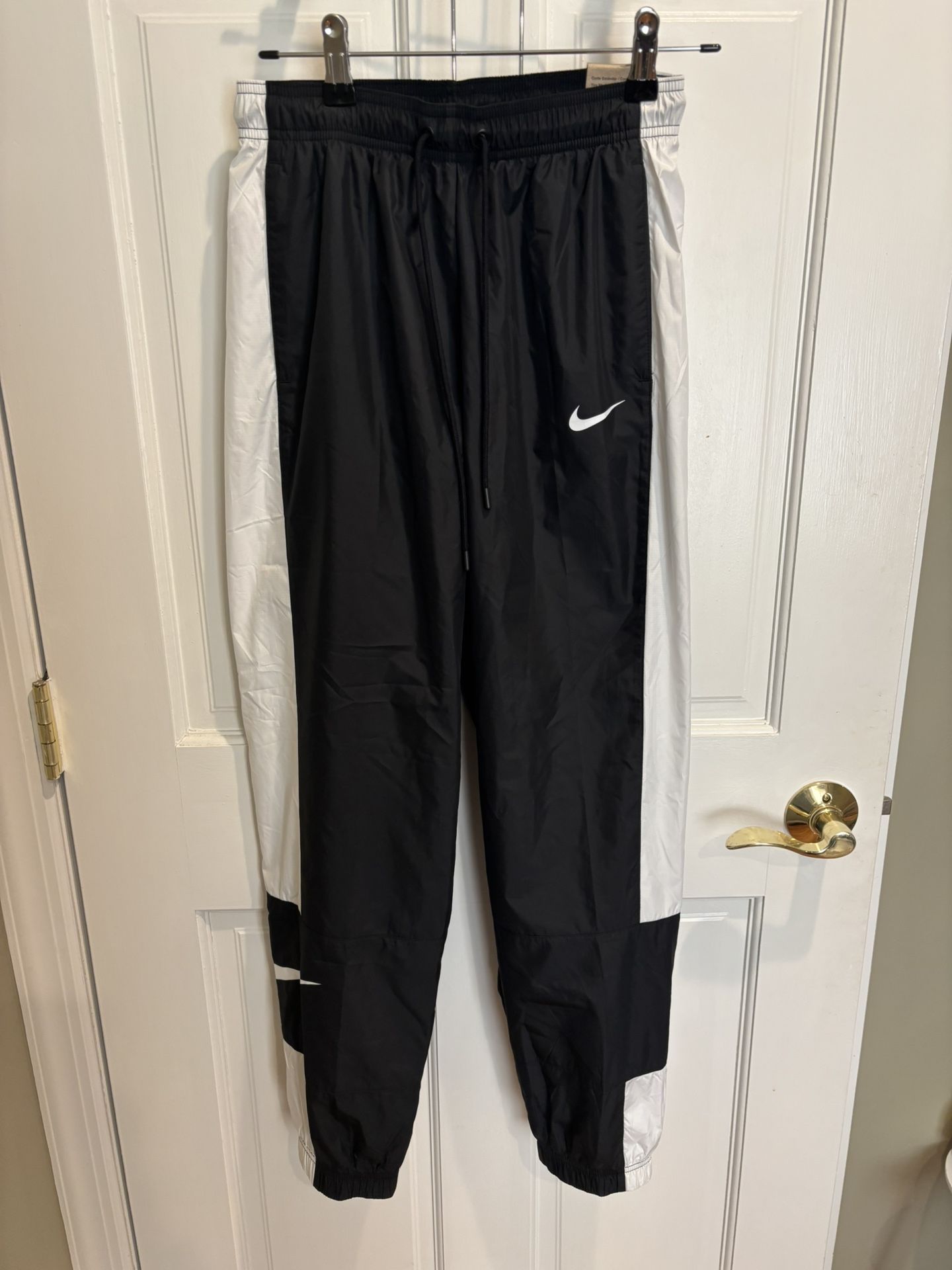 Nike Standard Fit Mid Rise Joggers Black/white XS