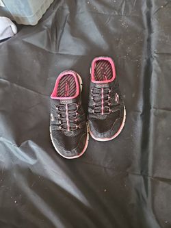 7.5 Ladies Skechers Mule Memory Foam Black & Pinkonly Worn Once Or Twice