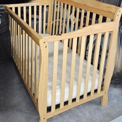 BABY CRIB WITH FREE MATTRESS