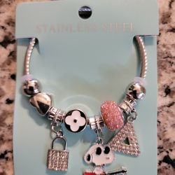 Snoopy Peanuts Charm Bracelet Brand New 