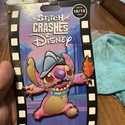 Stitch Crashes Disney 10/12 Pin (Pocahontas)