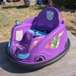 Gabby’s Dollhouse Electric Bumper Car for Kids – Purple Ride-On Toy (Needs Battery)

