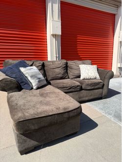 FREE DELIVERY - Super Soft Micro-Suede Reversible Sectional Sofa Couch!