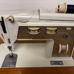 Singer Sewing Machine 