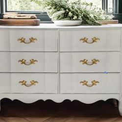 Broyhill French Provincial Dressee