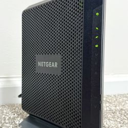 Like New - NETGEAR Nighthawk Modem Router Combo C7000-V2