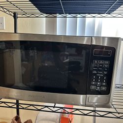 Insignia 900w countertop Microwave @ $70