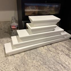 5 Small Shelves - Varying Sizes