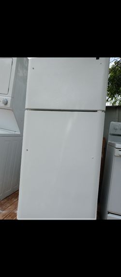 Can Bring To You & Hook Up For Extra 25️⃣ GE Top-Freezer Refrigerator
