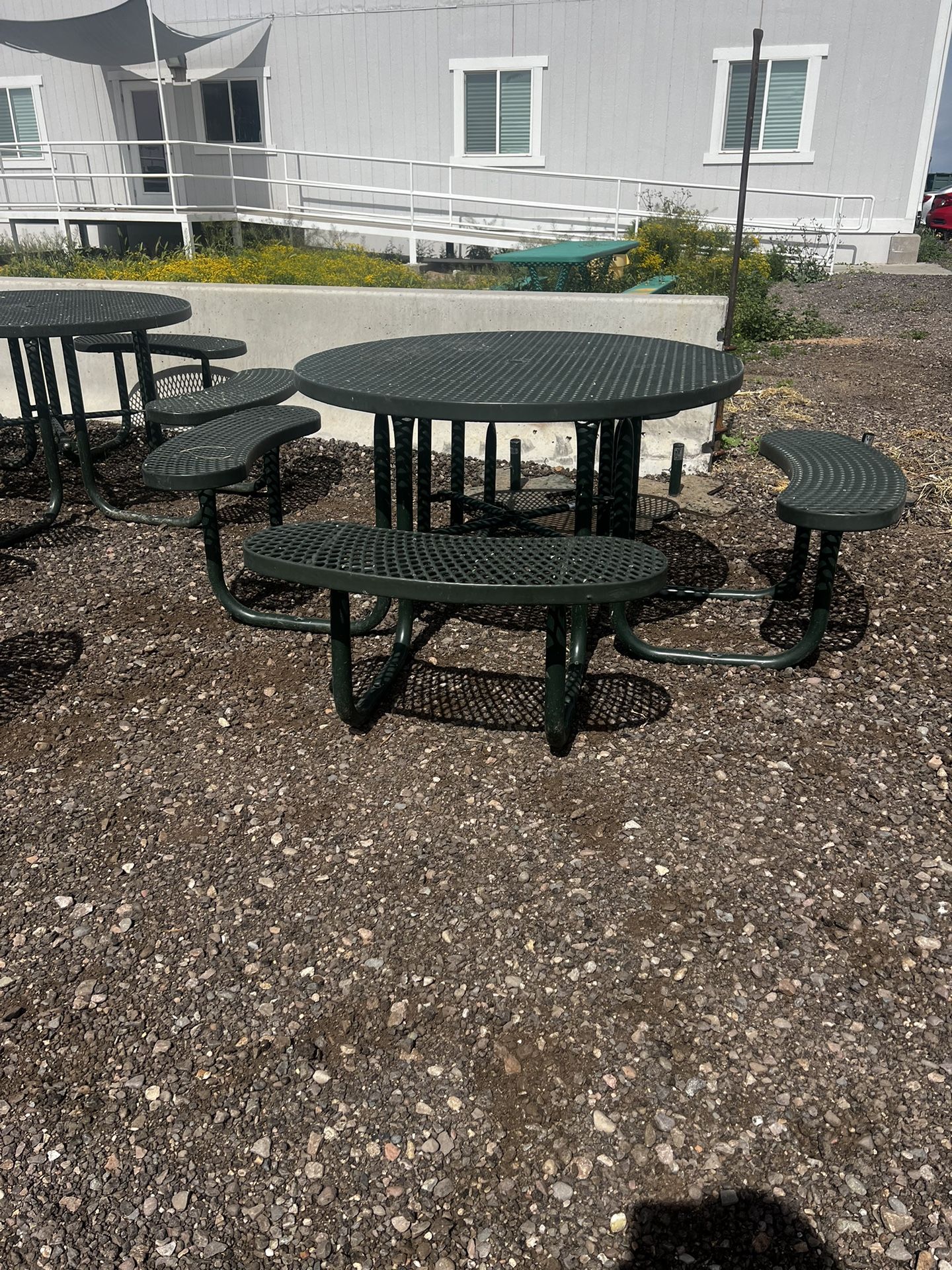 Round Picnic Table