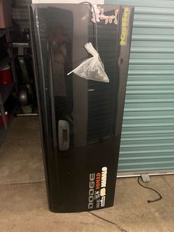 2003 Dodge Ram 1500 tailgate ( used/ good condition)$50 dollars