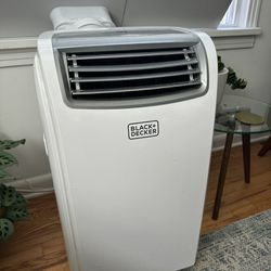 Black & decker Portable Air Conditioner With Heat Pump for Sale in