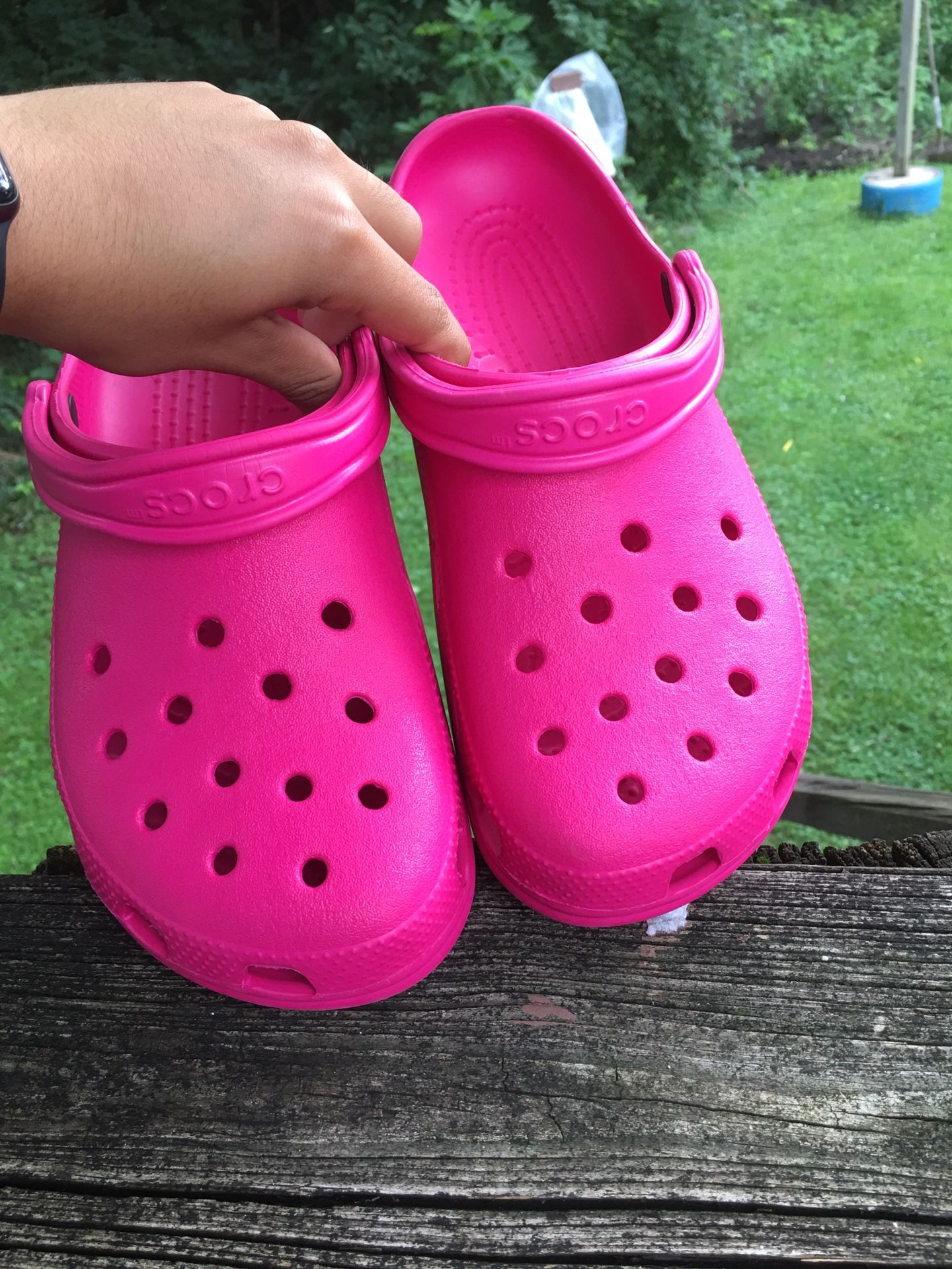 Fuzzy pink outlet crocs