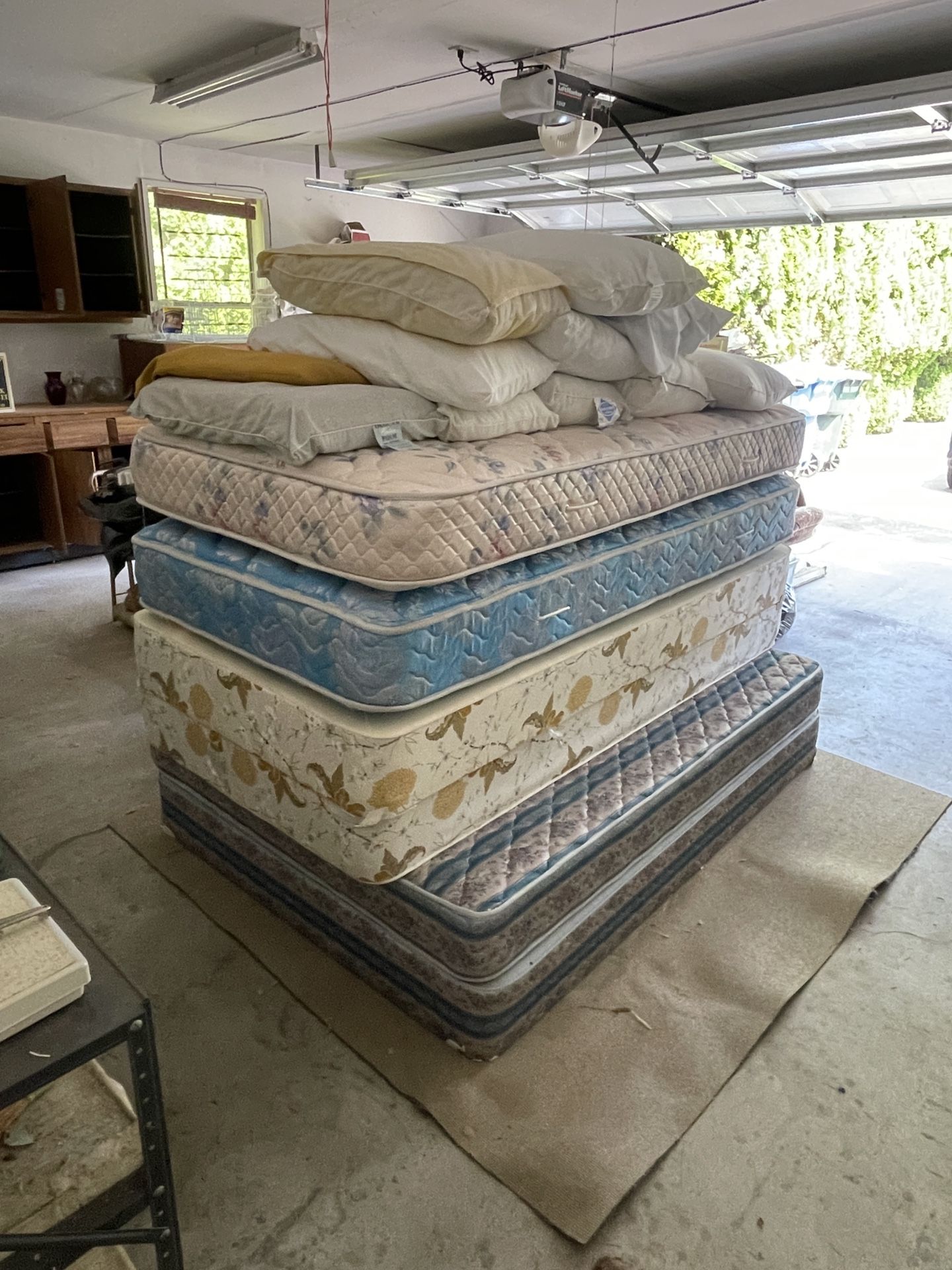 FREE -Kitchenware, Furniture, Household