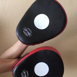 PUNCHING BAG BRAND NEW MITS PADS BRAND NEW 🔥🔥