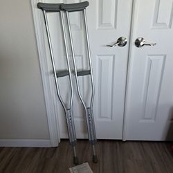 Crutches - Drive Medical Aluminum Crutches - New
