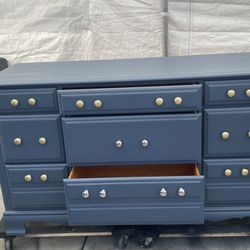 vintage wood 9 drawers Dresser modern style  great condition