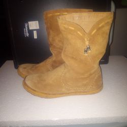 Women's UGGs Size 6.5