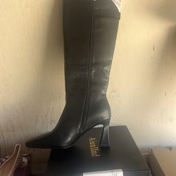 Black boots size 11