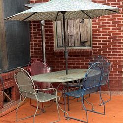 Iron mesh decorative table and chairs