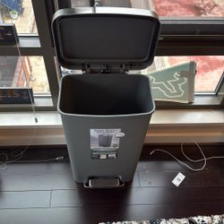 12 Gallon Step Trash Can