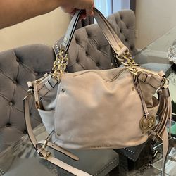 Michael Kors Bag Beige Leather Handbag With Tassel And Gold Hardware 