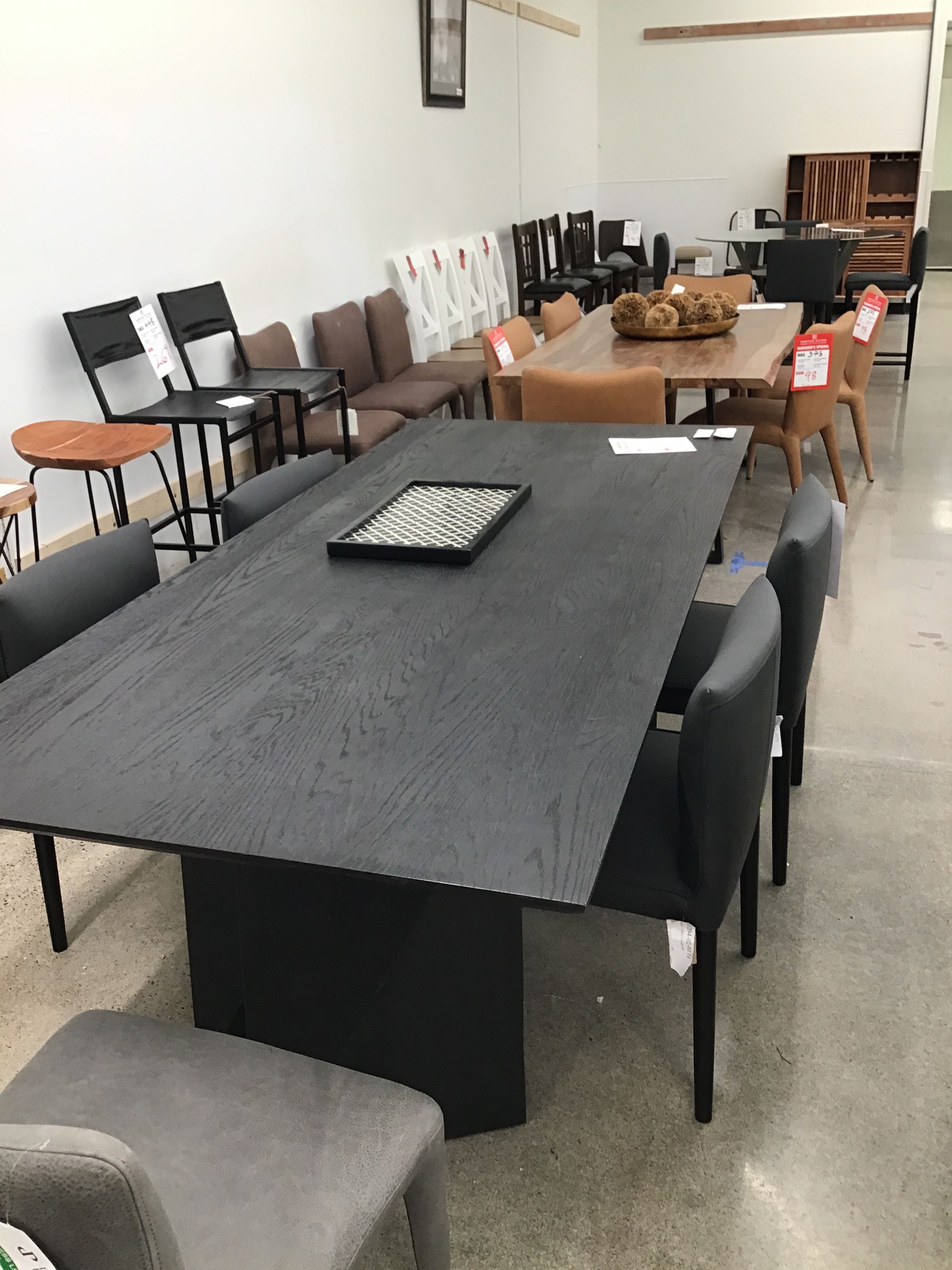 Elegant Black Dali Table with 4 Rigel Chairs*