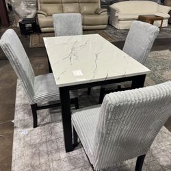 Dining Table Set. 🚚WE DELIVER🚚