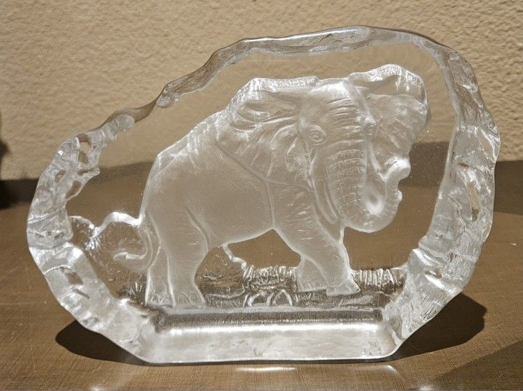 Vintage Collectible Clear Etched Art Glass Elephant Decorative Paperweight