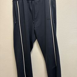Hugo Boss Ditchle Logo Detail Pull-On Sweatpants Dark Blue 34R Large   Thoughtful details elevate everyday wear in these Hugo Boss Ditchle sweatpants,