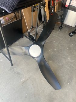 Ceiling fan with light and remote