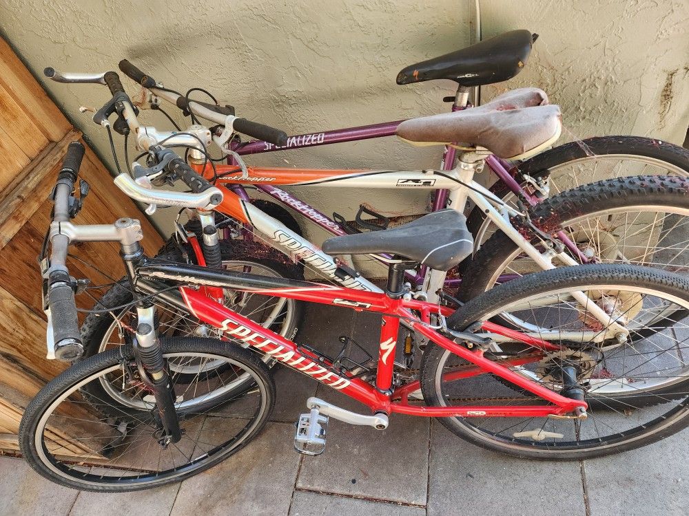 3 Bikes Specialized Rockhopper