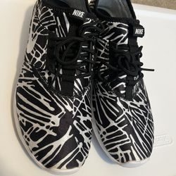 Nike WMNS NIKE JUVENATE PRINT size 11 Women’s 