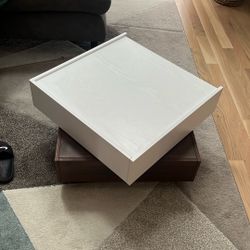 Free Rotating Coffee Table