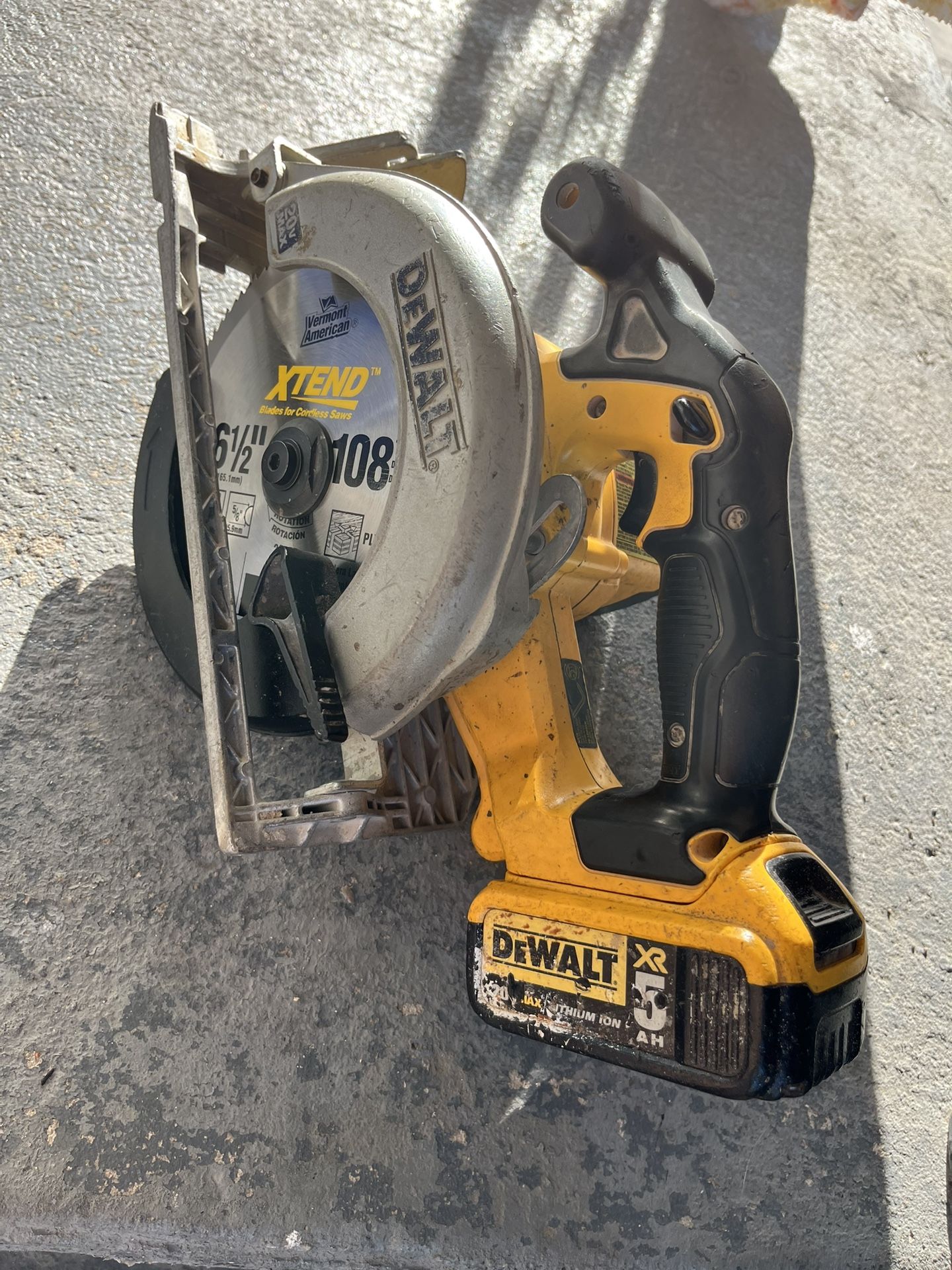 Dewalt Saw 20 V