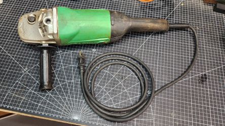 Hitachi 7-inch angle grinder